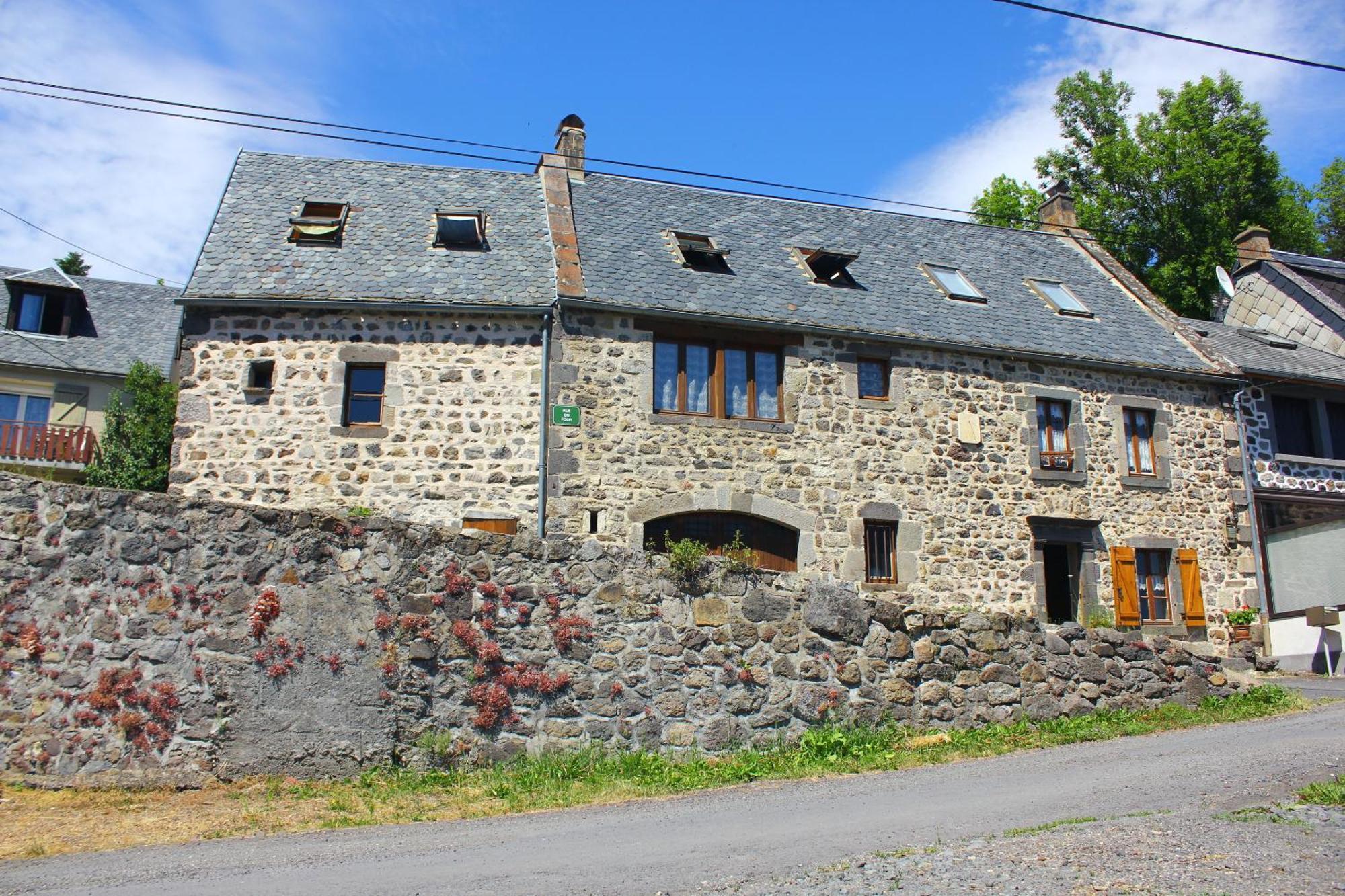 Maison De Varennes * Chambon-sur-Lac